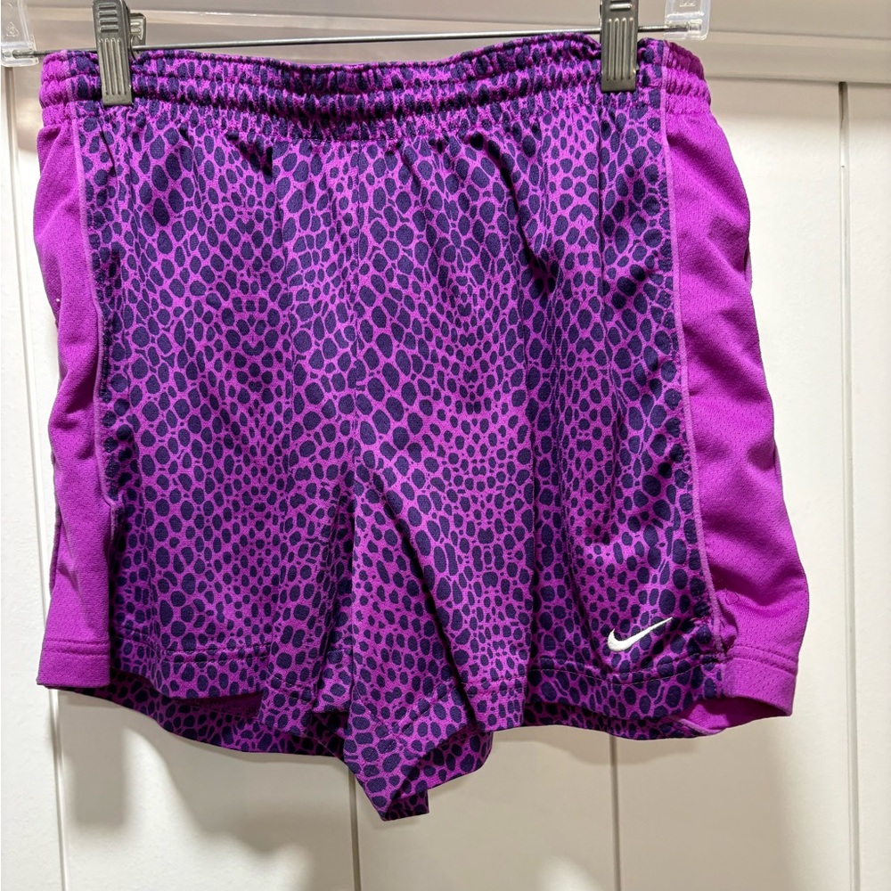 NIKE WOMEN'S 4" MID THIGH RUNNING ACTIVE SPORT SHORTS PURPLE Size  Medium